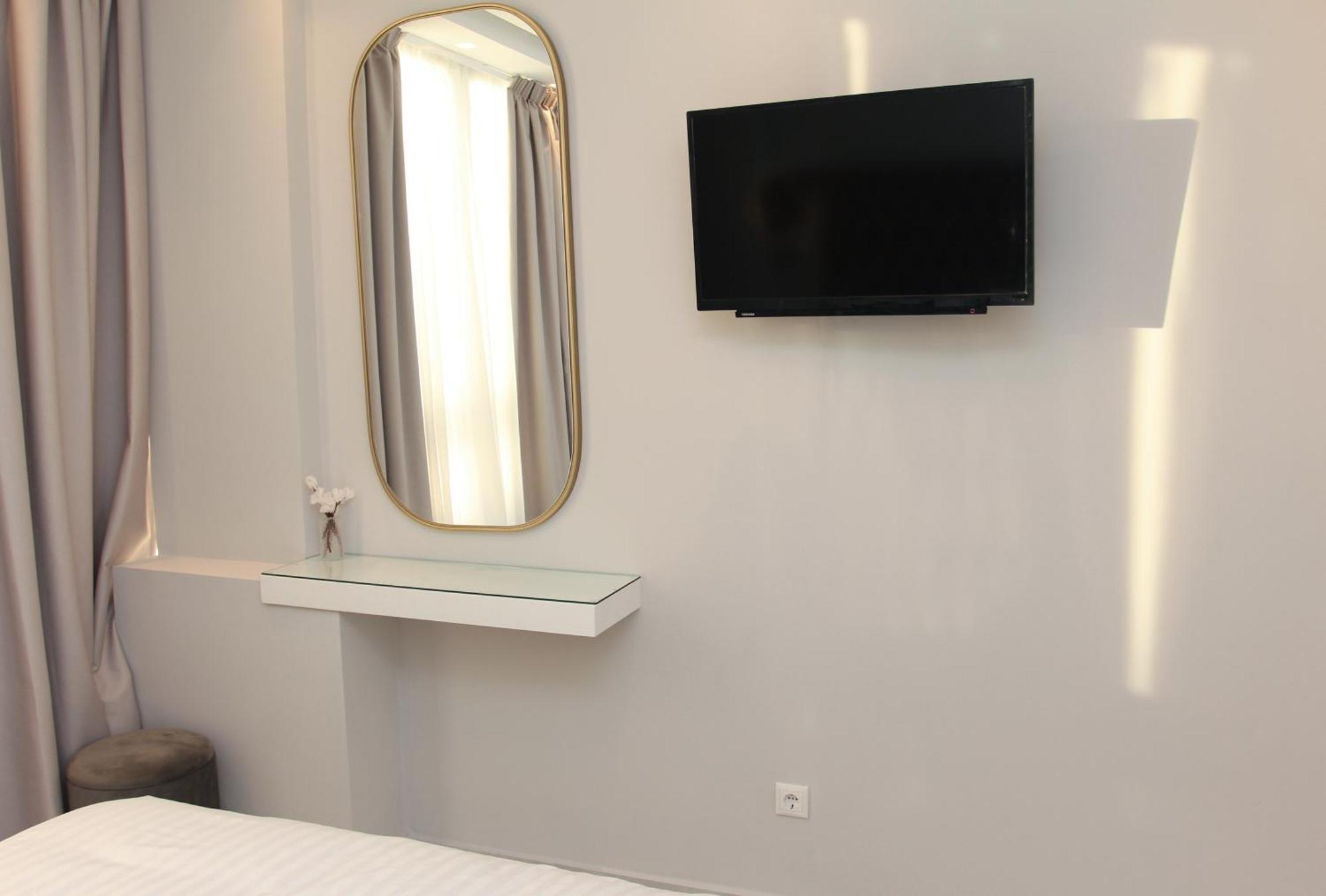 Metropolis Luxury Living Apartment