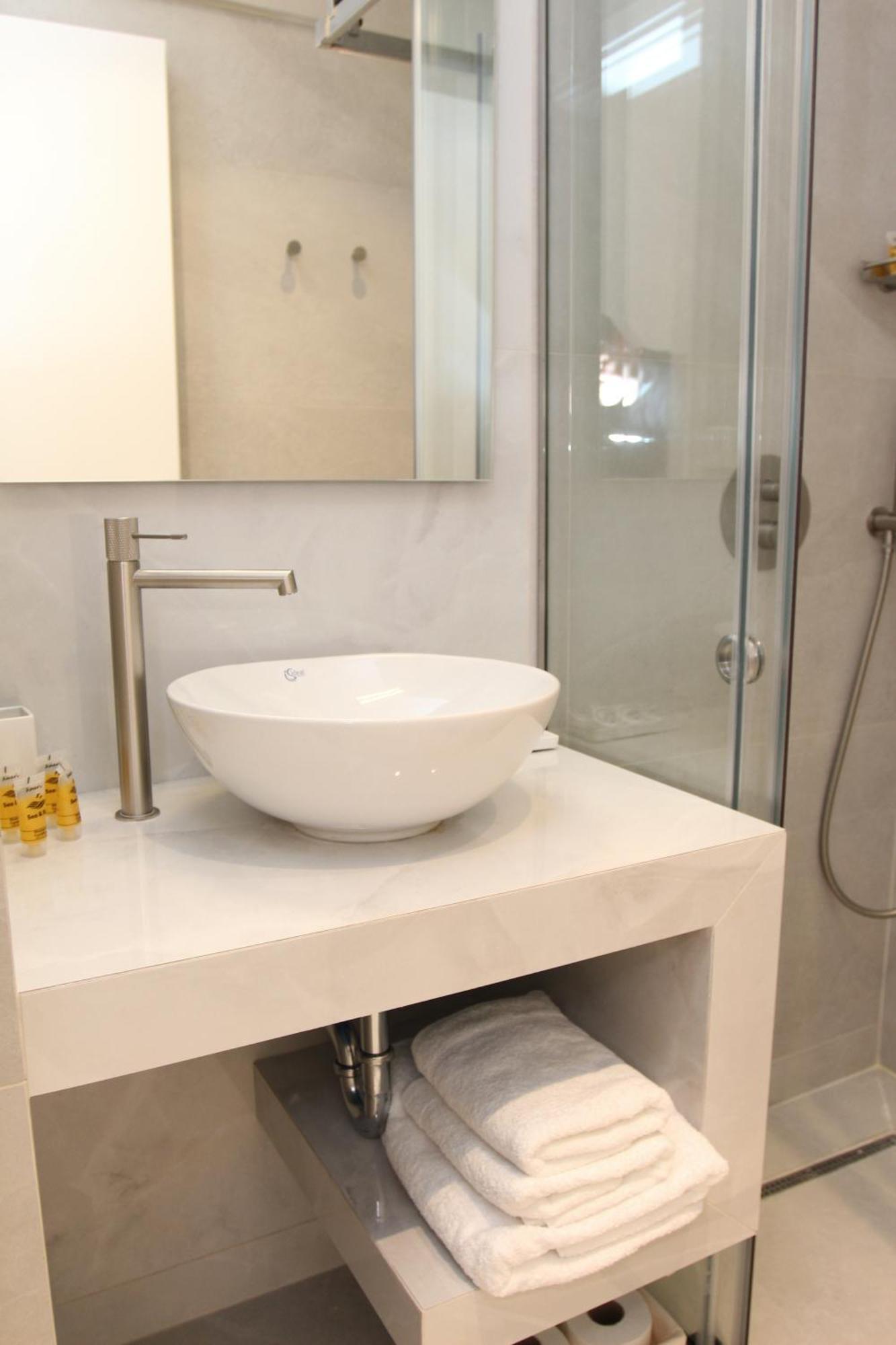 Metropolis Luxury Living
