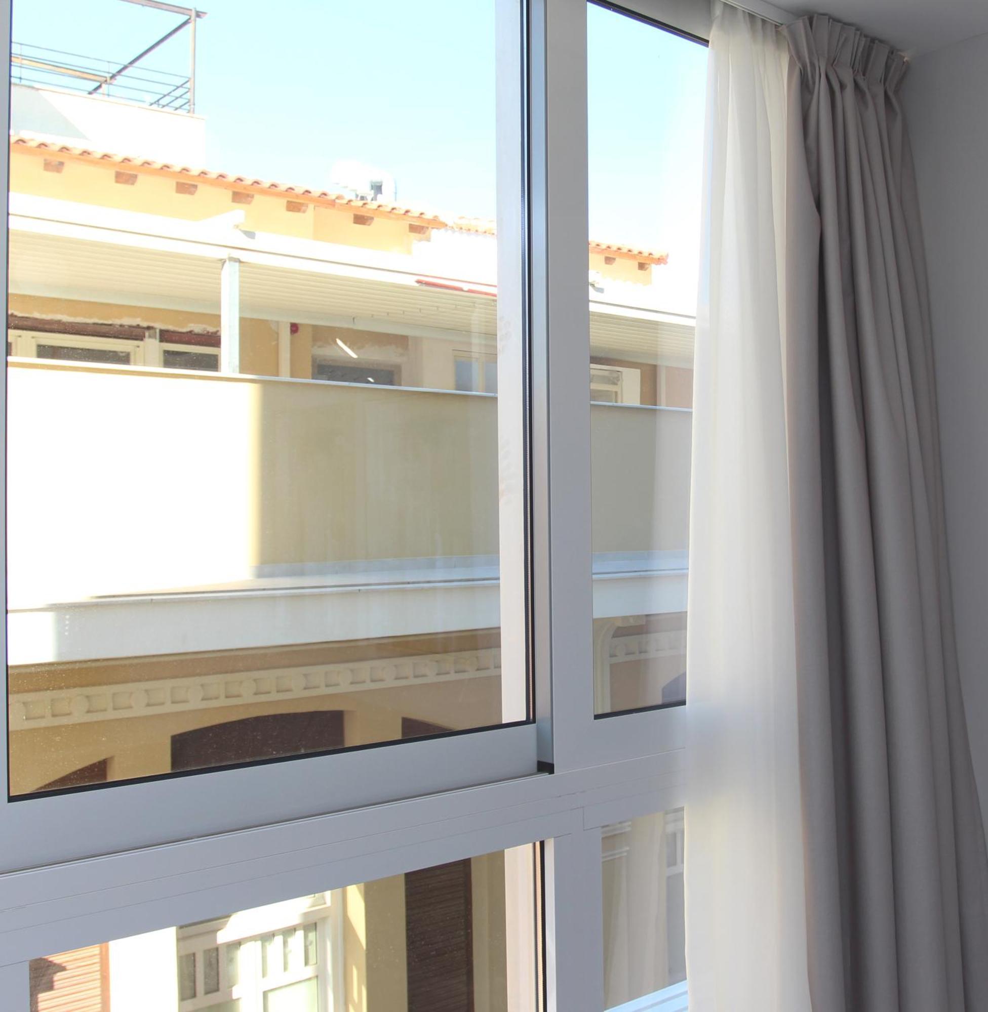 Metropolis Luxury Living *